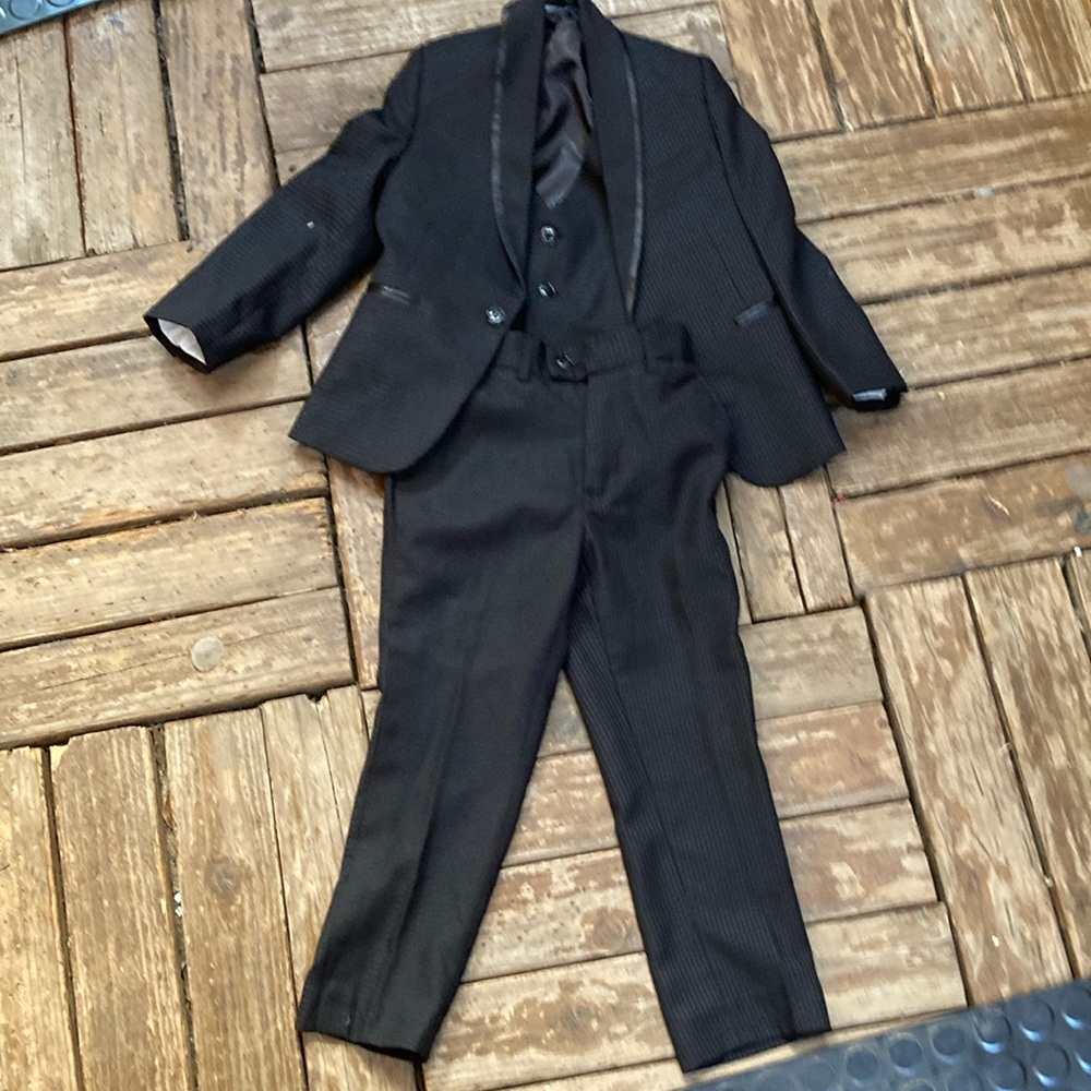 Classic Black Formal Suit Set for Professional Occasions